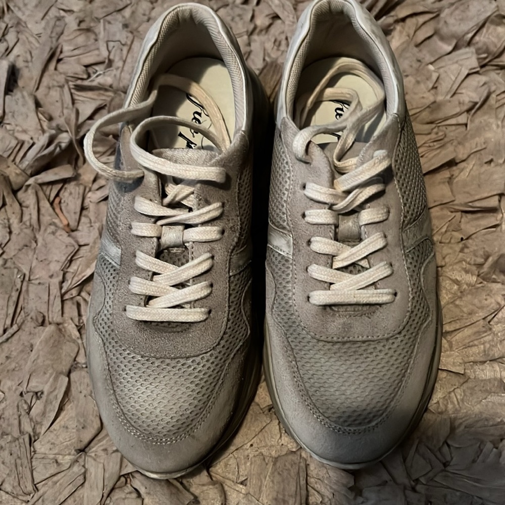 Distressed Sneakers - Picture 2 of 6